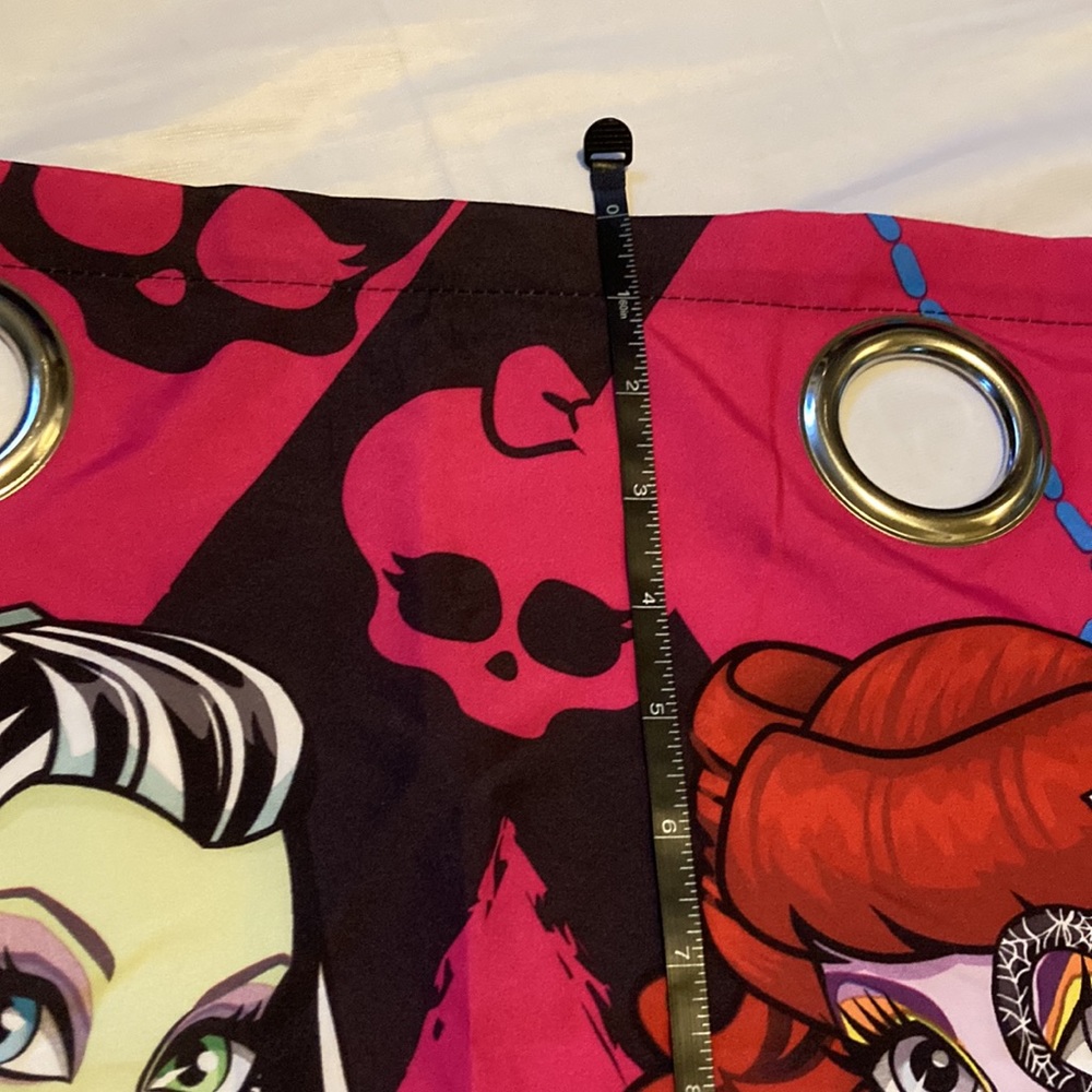 Monster High 3 pc curtain set . Tried to measure in pictures - Picture 12 of 13